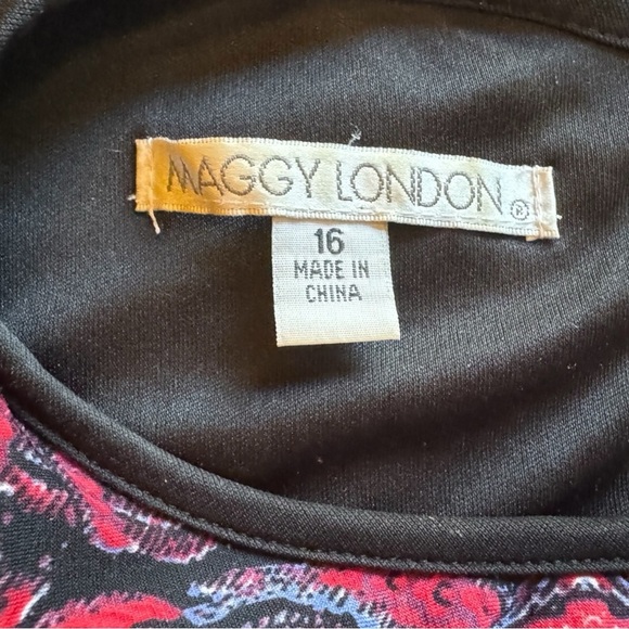 Maggy London Red & Black Printed Long Sleeve Sheath Dress - Size 16 - Picture 12 of 14